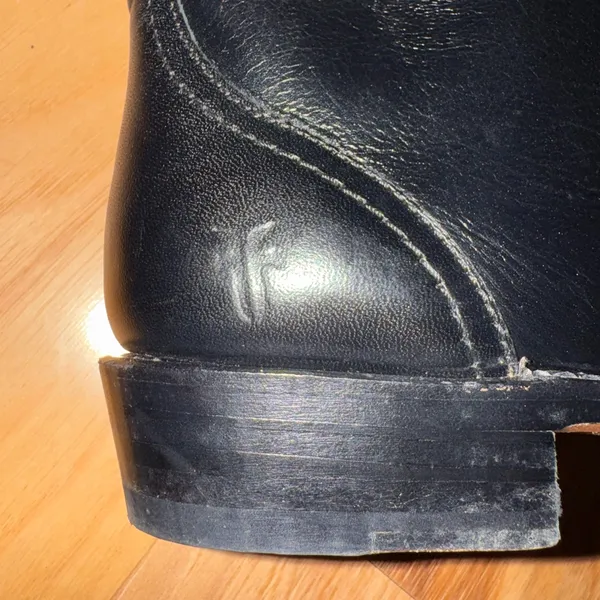 Frye Dorado riding boots made of black leather - Image 5
