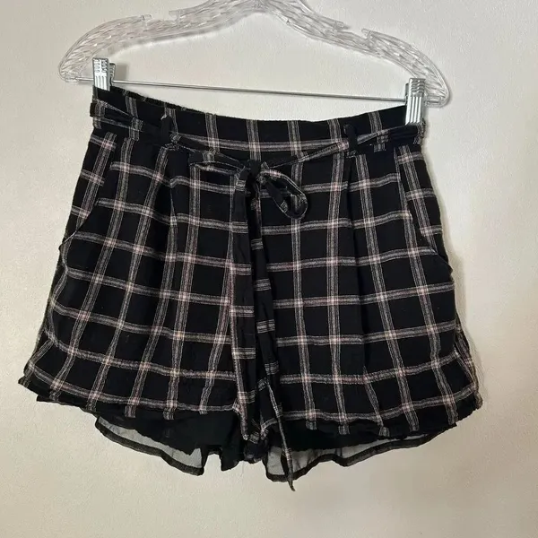 American Eagle Plaid Pull-On Shorts Black Pink Checkered Size M - Image 2