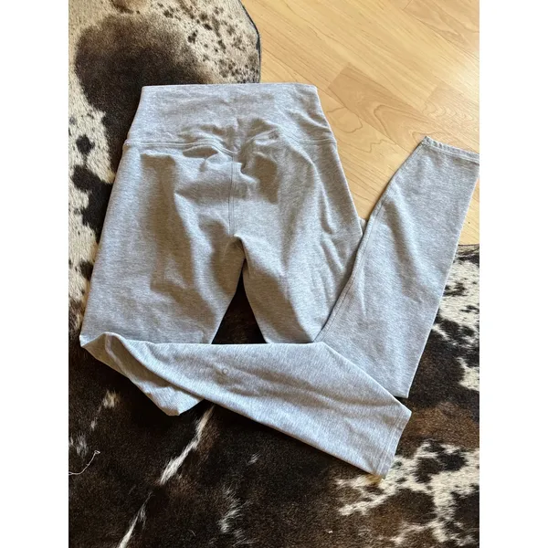 ALO Alosoft High-Waist 7/8 Highlight Legging In Athletic Heather‎ Grey Size XXS - Image 5