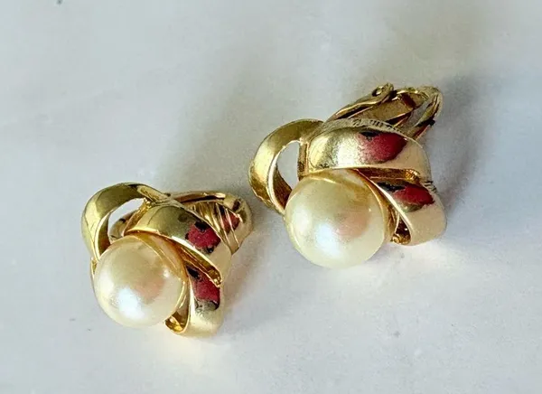 Vintage Dainty Gold Tone Faux Pearl Clip-on Costume Earrings - Image 6