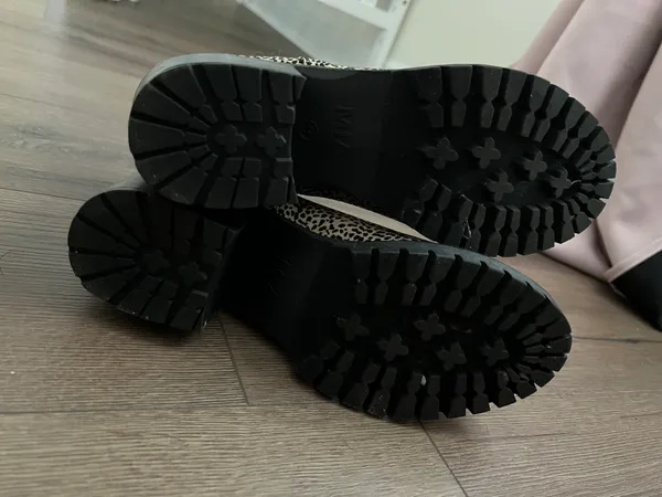 Boots Size 9 - Image 3