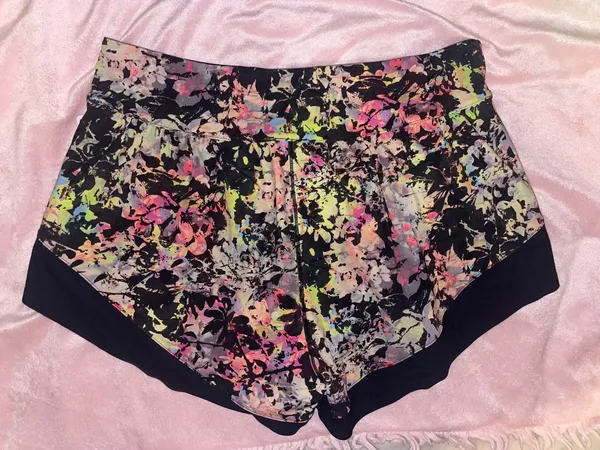 Lululemon Calm Tides Shorts - Image 6