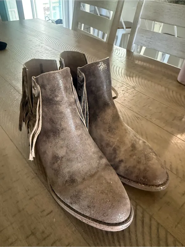 Circle G Distressed Tan Fringe Ankle Booties - Image 3