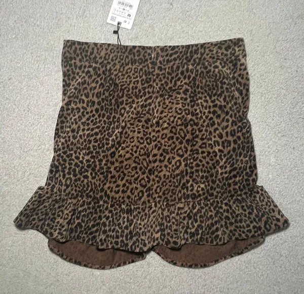 NWT  Leopard Print Mini Skirt Size Medium - Image 3