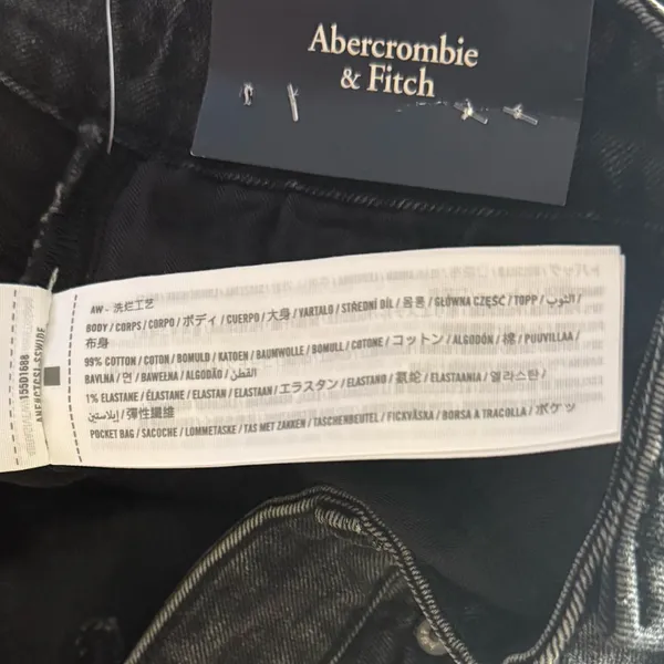 NWT Abercrombie & Fitch Curve Love High Rise Mom Jeans: Washed Black, Size 28 - Image 8