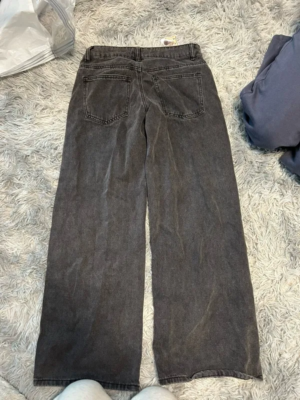 Edikted Black Jeans Low-Rise - Image 3