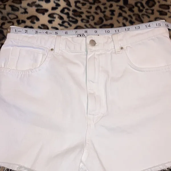 ZARA Shorts White Jean Shorts Women’s Size 12 Distressed Edging Side Slit Shorts - Image 11