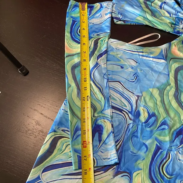 SHEIN Blue and Green Swirl Swimsuit size L - Image 5