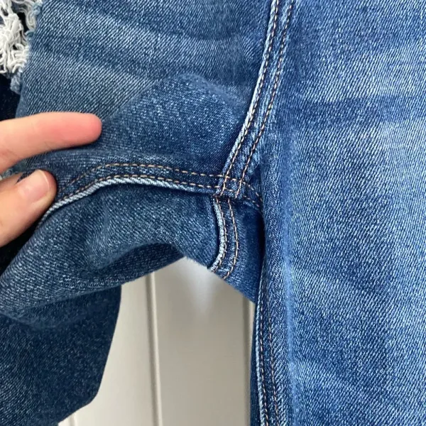 EUC | American Eagle stretch women’s medium wash ripped jeans — size‎ 6 - Image 3