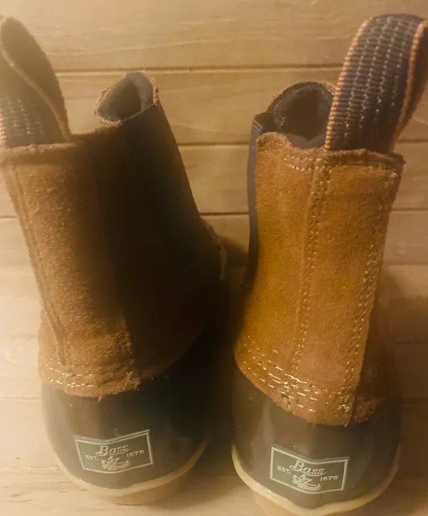 G.H. Bass Chelsea Woman Leather and Rubber Waterproof Duck Boots Sz 9 - Image 3