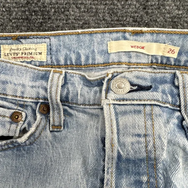 Levi’s Premium Wedgie Straight Ankle Jeans Women’s 26 Light Wash 26 Inseam - Image 13