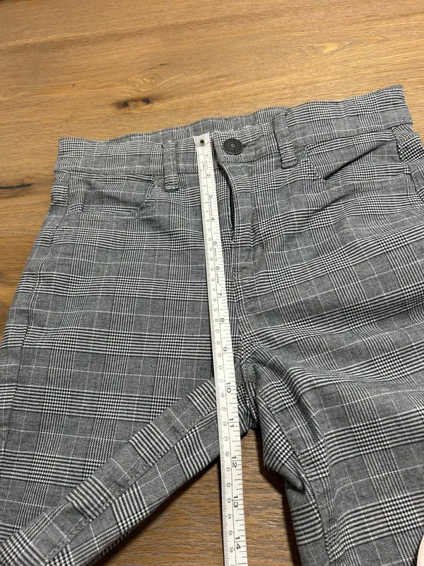 Size 4 American Eagle plaid skinny jeans - Image 11