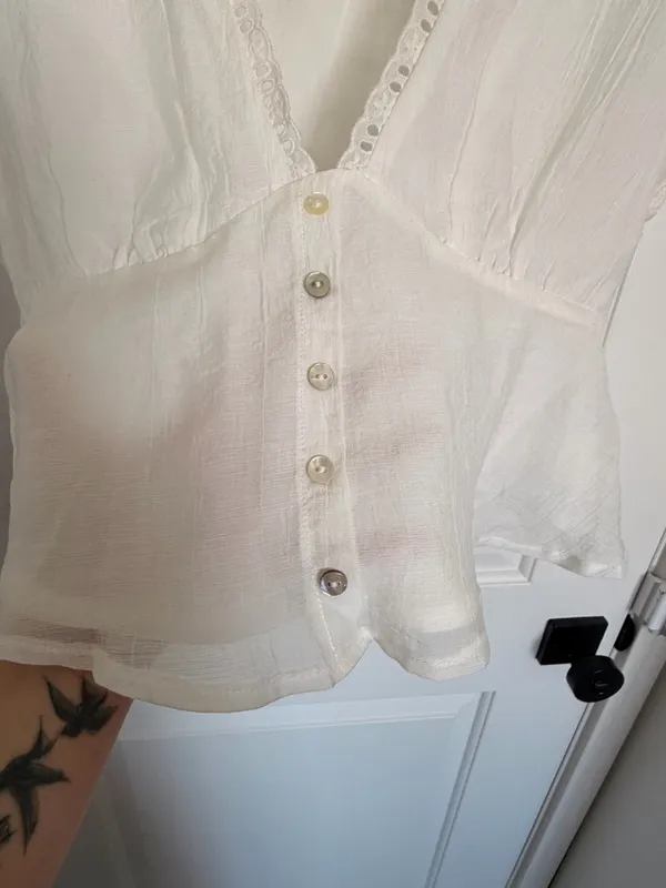 Selfie Leslie Azura Scalloped White Lace Trim Peplum Top - Image 10