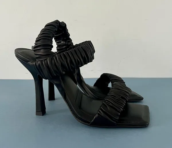 Gianni Bini Vanya Scrunched Square Toe Black Leather Heels - Image 4