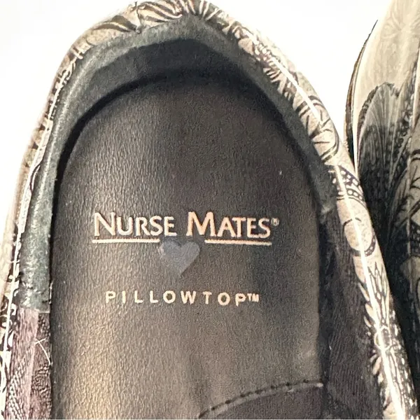 Nurse Mates Gray Paisley Pillow Top Cushion Clogs Sz 8W - Image 7