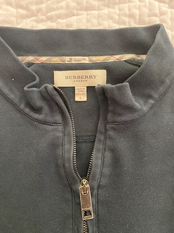 Burberry Crewneck - Image 3