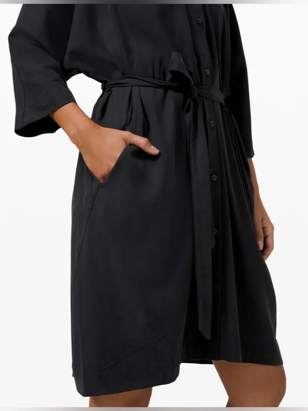 Lululemon perfectly poised Button Down Dress With Pockets Size 6 oversized - Image 2