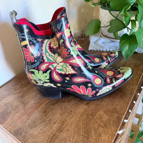 Corkys Womens 10 Black Floral Paisley Rubber Rain Boots Western Ankle Country - Image 3