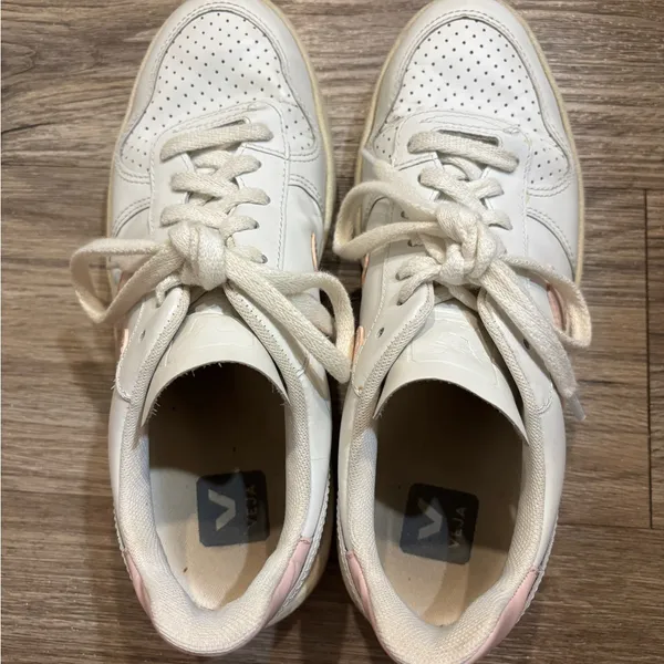 Veja Women's White and Pink Casual Sneakers - Image 3
