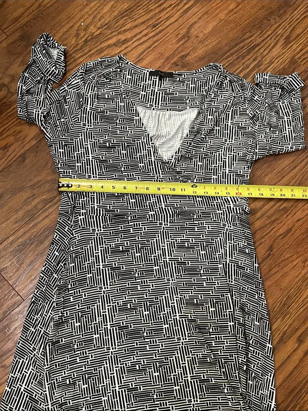 Black & White Geometric Wrap Dress - Women - Image 9
