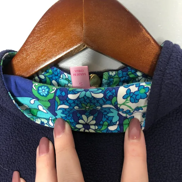Lilly Pulitzer navy blue full zip up fleece jacket pockets preppy collar small - Image 6