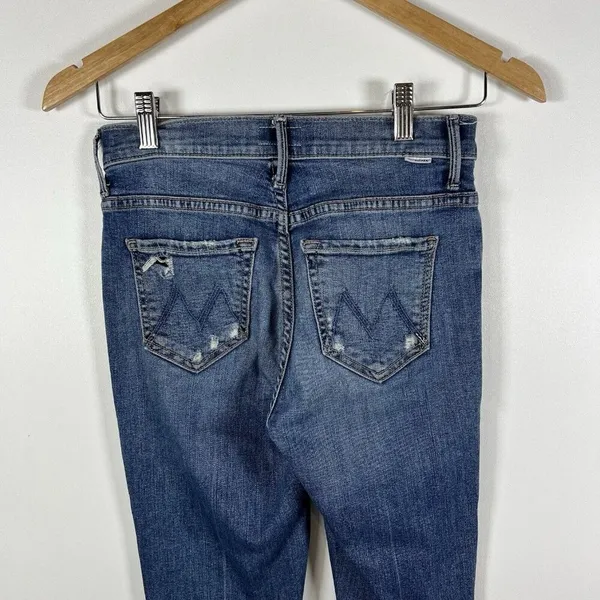 Mother The Insider Crop Step Chew Distressed Denim Jeans in Dancing‎ on Coals 24 - Image 10