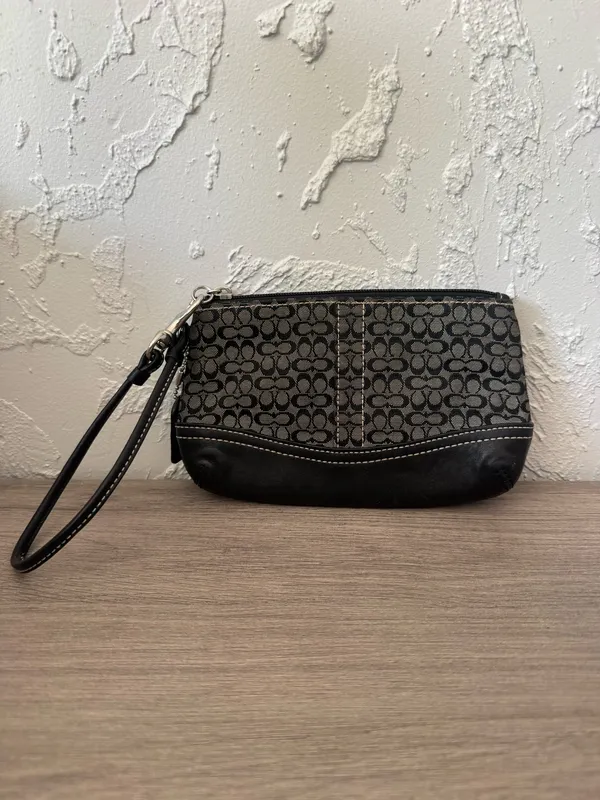 Coach Vintage Y2K Black Signature Canvas Wristlet - Image 3