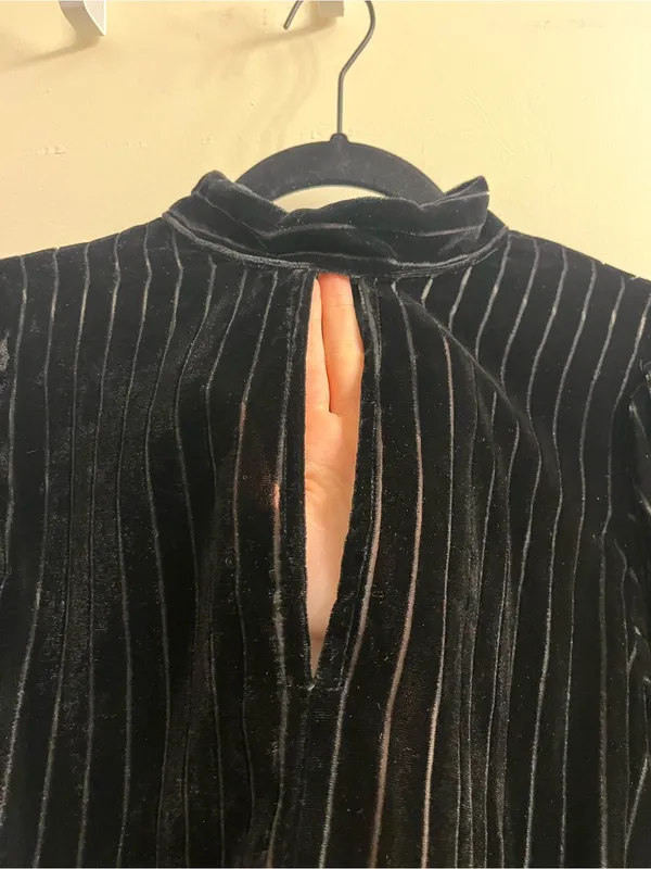 Frame Denim Velvet Long Sleeve Smocked Party Blouse Noir Size Medium - Image 5