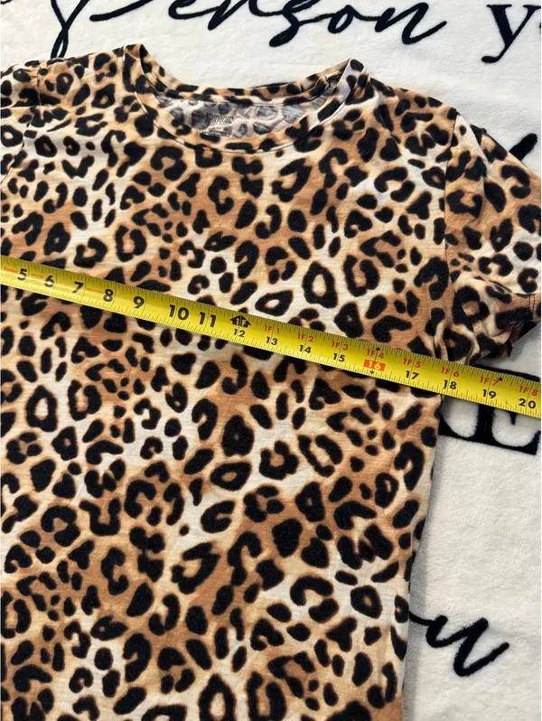 PINK short-sleeve t-shirt with a classic leopard print Size M - Image 6
