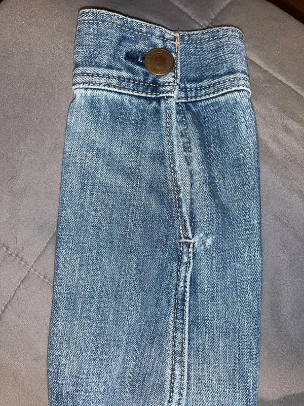 American Eagle Cropped Denim Jacket - Image 5