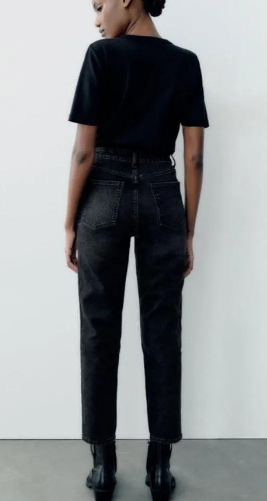 Zara Mom Fit High Rise / high waist Jeans in faded effect Black color - Image 3