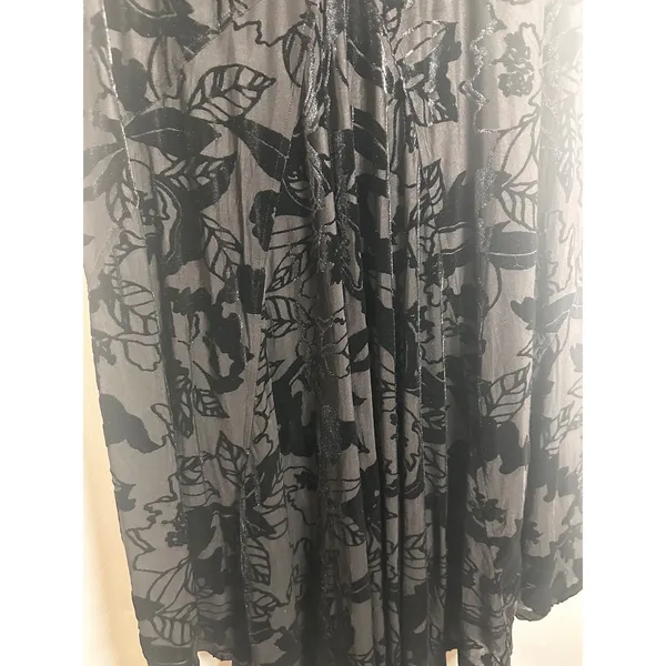 Banana Republic Black Burnout‎ Velvet Asymmetrical Floral Midi Skirt Small NWT - Image 4