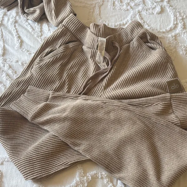 ALO Yoga Tan Ribbed Women's Hoodie Sweater and joggers - Image 3