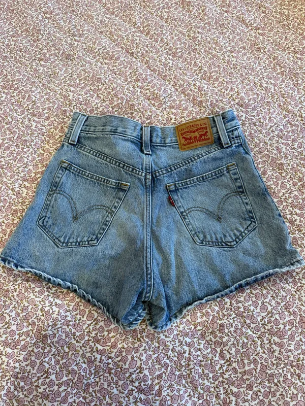 Levi’s High-Waisted Mom Shorts Denim - Image 2