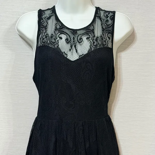 Express Black Floral Lace Sleeveless Fit and Flare Dress Sheer Yoke Large LBD - Image 4