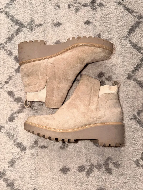 Tan boots Size 9 - Image 2