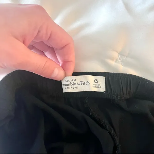 Abercrombie Black Flowy Shorts - Image 4