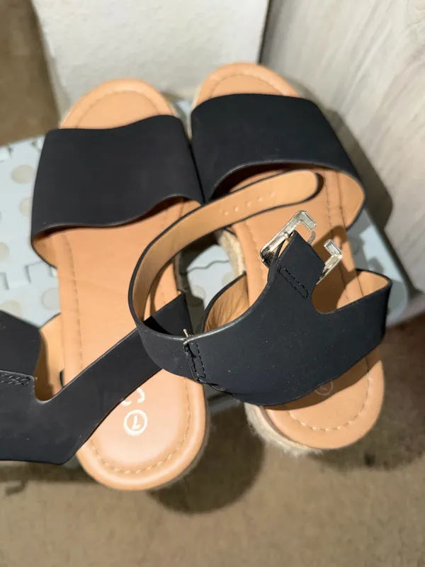 Women’s black platform sandals Size 7 - Image 5