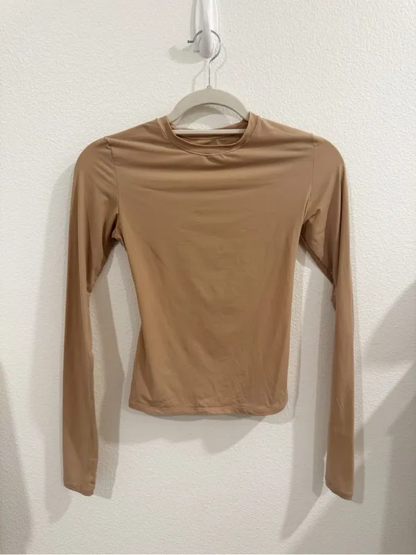 Skims Fits Everybody Long Sleeve T-shirt in Clay Beige Size XS - Image 2