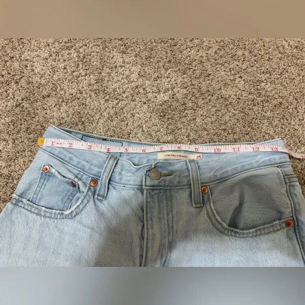 Levi’s Low Pro Straight Jeans Light Wash Distressed Size 25 Women’s - Image 2