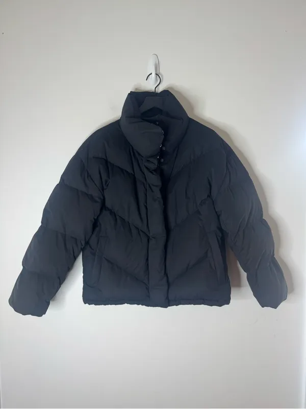 ARITZIA Wilfred Free The Cloud Puff™ Funnel-neck goose-down puffer jacket medium - Image 3