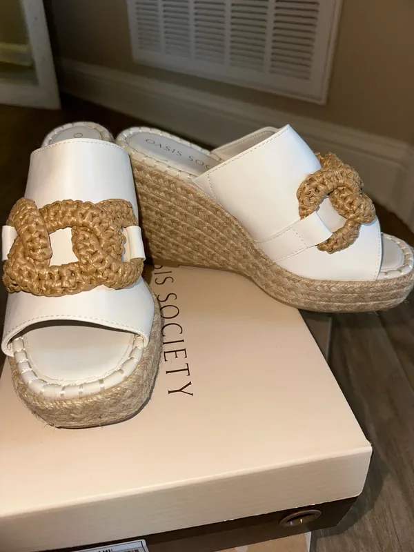 White and beige wedges Size 8 - Image 2