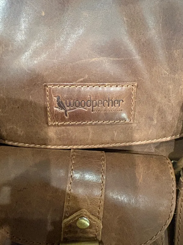 Woodpecker distressed leather finish backpack brown unisex academia - Image 2