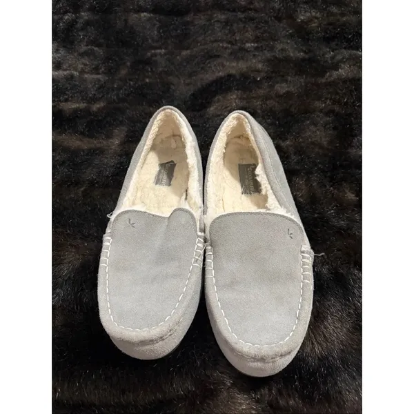 UGG Ansley Light Grey Suede Water Resistant Moccasin Slippers Womens 9 W - Image 2
