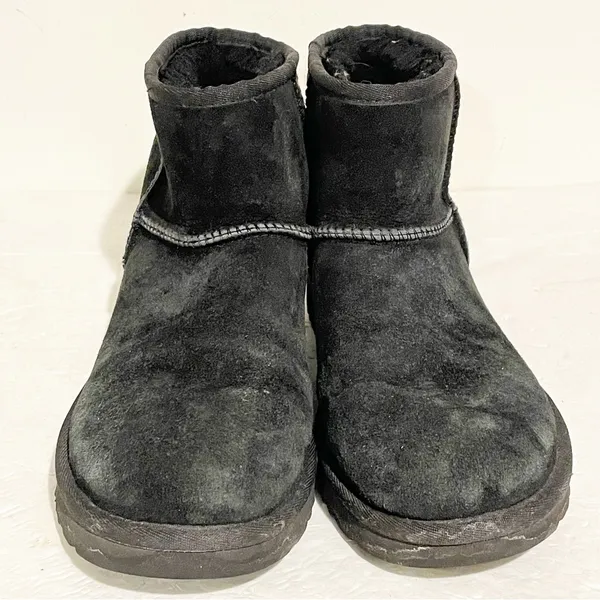 UGG Women's Size 7 Black Leather Suede Classic Mini II Boot Winter Snow‎ - Image 2