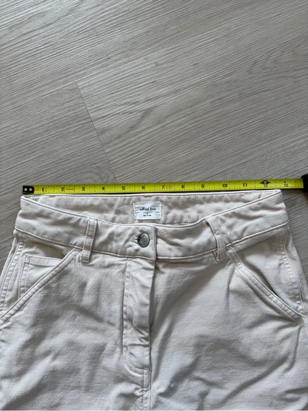 Aritzia Straight-Leg Cargo Carpenter Utility Pants in Cream Minimalist Casual - Image 4