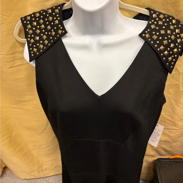 Elegant Black Sleeveless‎ Dress - Image 15