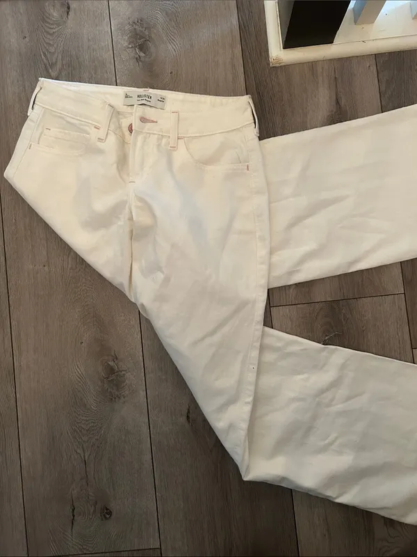 Cutest Womens Hollister Low-Rise Baggy Jeans in White - Image 7