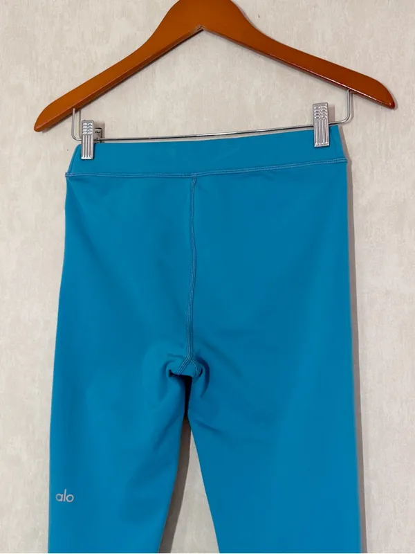 Alo Yoga Women’s Criss Cross Capri Leggings Mid Rise in Blue 6 - Image 7