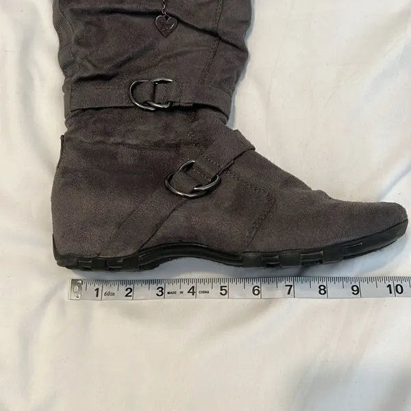 Shiekh sz9 grey comfy faux suede “Savannah” side zip strappy boots EUC No box - Image 10